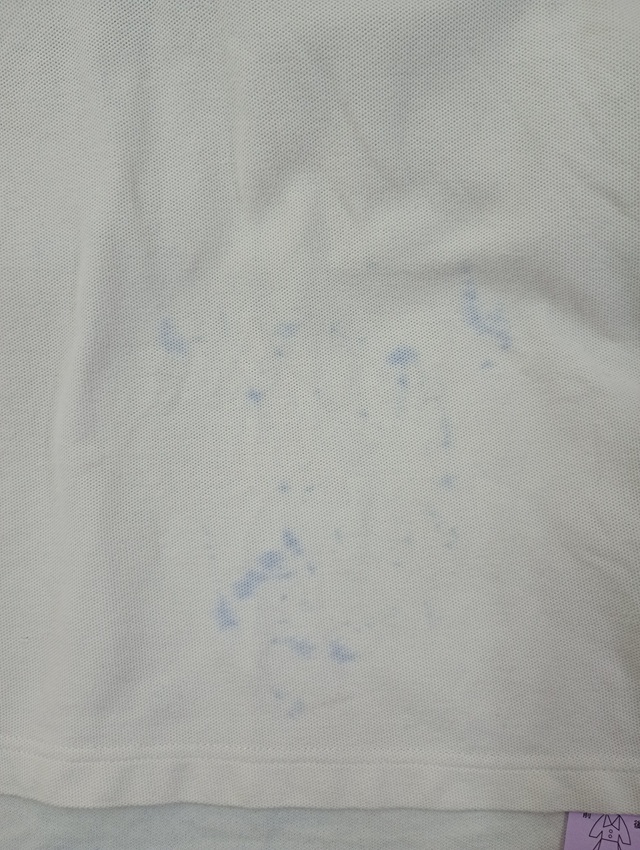 Tシャツへの色移りトラブルの染み抜きビフォー